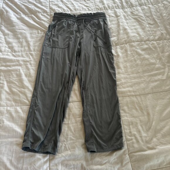 Lululemon Beyond the Studio Crop - Picture 1 of 7